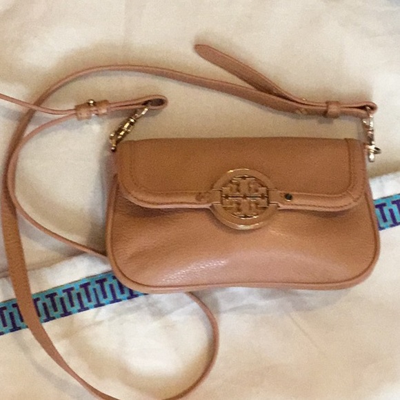 Tory Burch Handbags - Tory Burch leather cross body